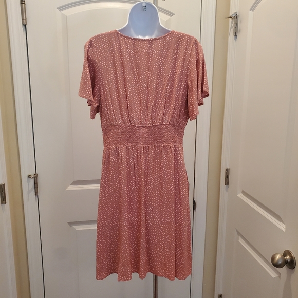 Ann Taylor Loft Flutter V-Neck Pocket Dress, pink with dots, size 4… - Picture 3 of 6